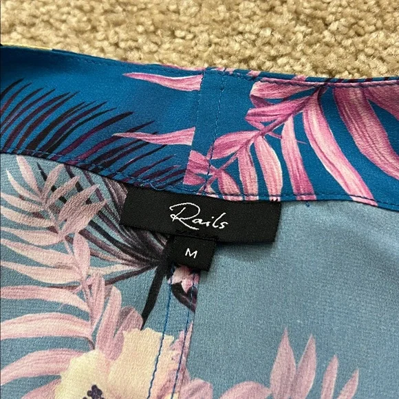 RAILS Thea Button Up in Hawaiian Tropic Color: Hawaiian Tropic 100% Silk Med - Picture 9 of 10